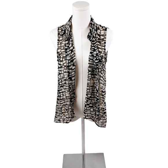 Forever 21 Black Cream Print Blouse Medium Button-Down Sleeveless Lightweight - Picture 2 of 4